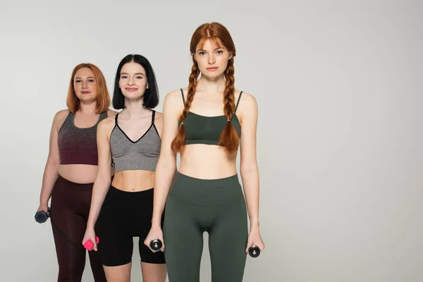 Body Positive Sportswomen Holding Dumbbells Isolated Grey — Stock Photo, Image