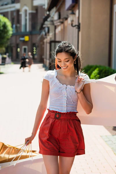 Young Asian Woman Smiling While Walking Shopping Bags Urban Street — Stock Photo, Image