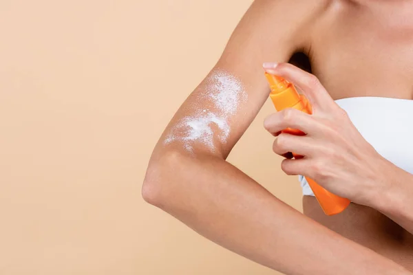Cropped View Woman Spraying Sunscreen Arm Isolated Beige — Fotografia de Stock