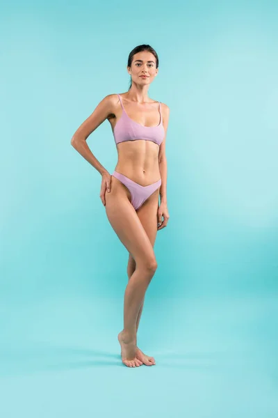 Young Slim Woman Swimsuit Posing Blue Hand Hip Beauty Concept — Φωτογραφία Αρχείου