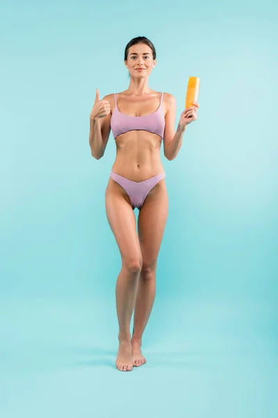 Happy Barefoot Woman Swimsuit Showing Thumb Sunscreen Blue — Stock Photo, Image