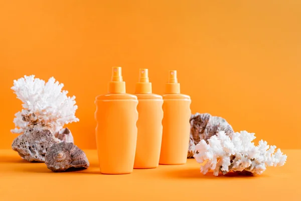 Spray Bottles Sunscreen Sea Corals Isolated Orange — Stock Photo, Image