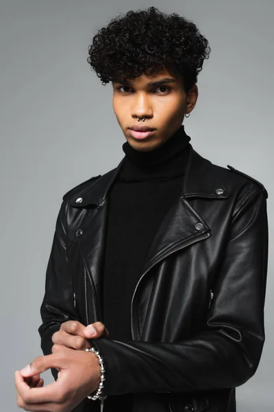 Trendy African American Man Black Leather Jacket Looking Camera Isolated — Foto Stock