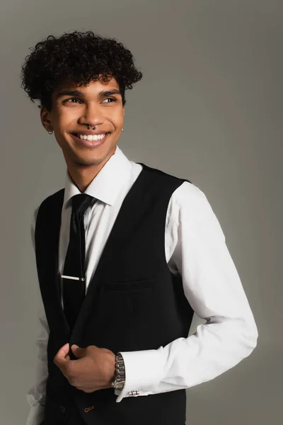 Happy Elegant African American Man Smiling While Looking Away Isolated — Fotografia de Stock