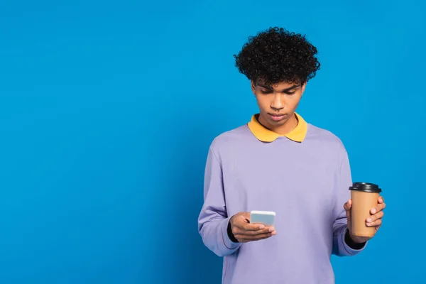 Young African American Man Coffee Messaging Smartphone Isolated Blue — Photo