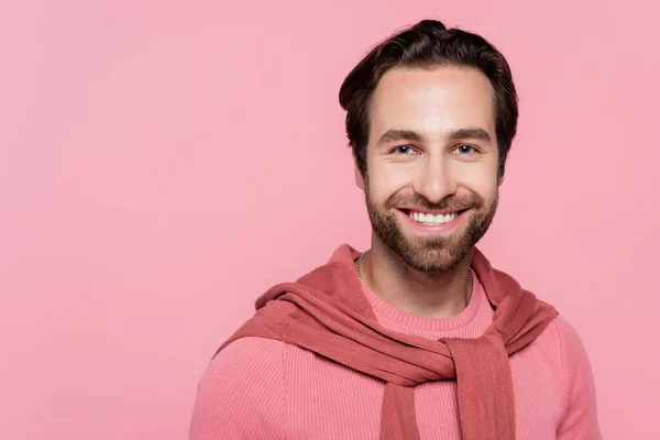 Portrét Mladého Muže Usmívajícího Kamery Izolované Růžové — Stock fotografie
