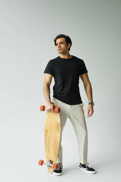 Full Length Young Man Black Shirt Posing Longboard Grey — Stock Photo, Image