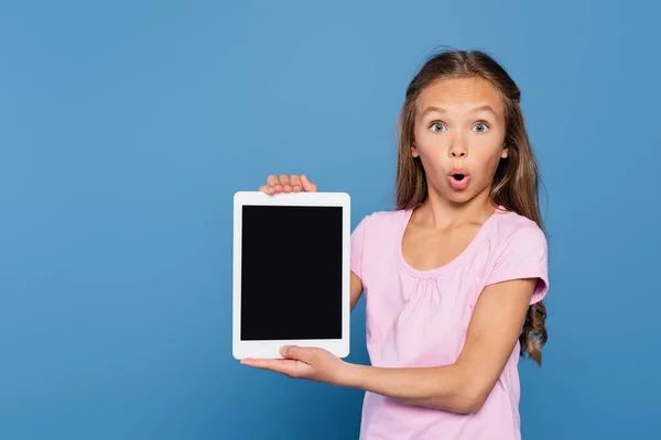 Astonished Kid Holding Digital Tablet Blank Screen Isolated Blue — Stock Photo, Image