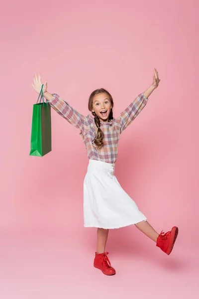 Excited Girl Green Shopping Bag Raising Hands Pink Background — Foto de Stock