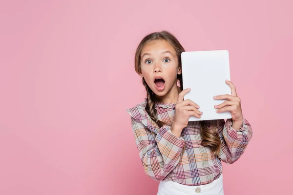 Amazed Girl Looking Camera While Holding Digital Tablet Isolated Pink — Foto de Stock