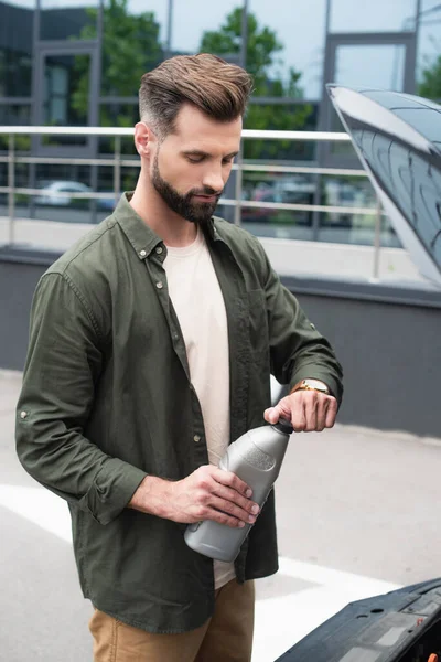 Man Opening Bottle Motor Oil Car Open Hood — Stock Photo, Image