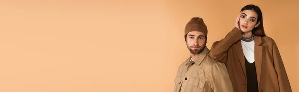 Trendy Woman Leaning Stylish Man Brown Beanie Isolated Beige Banner — Foto de Stock