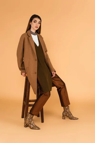 Pretty Brunette Woman Fashionable Autumn Outfit Sitting Wooden Stool Beige — Stock Photo, Image