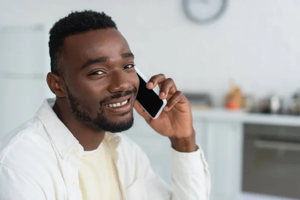 Cheerful African American Man Talking Smartphone — Stock Photo, Image