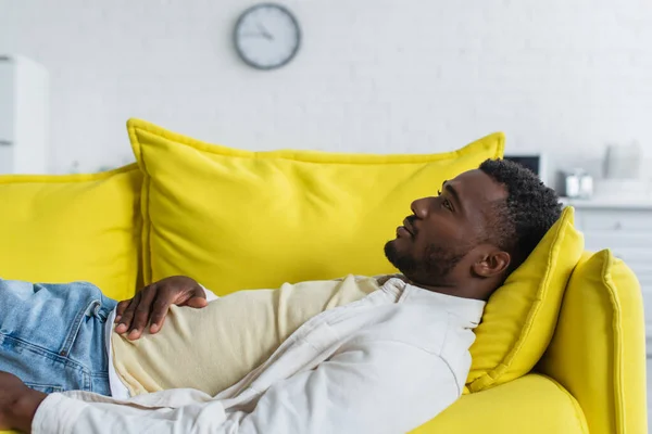 Young African American Man Lying Yellow Couch — Stock Photo, Image