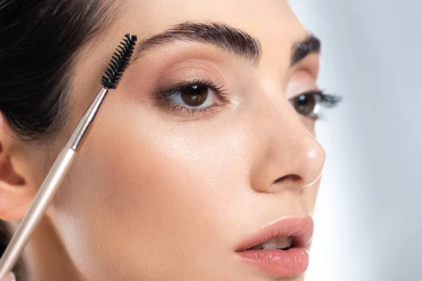 Close Young Woman Styling Eyebrow Grey — Stock Photo, Image