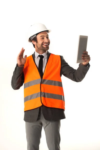 Engenheiro Sorridente Tendo Videochamada Tablet Digital Isolado Branco — Fotografia de Stock