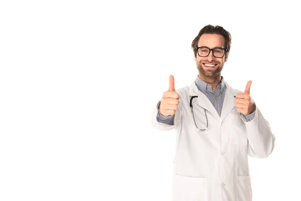 Médico Sorridente Mostrando Polegares Isolados Branco — Fotografia de Stock