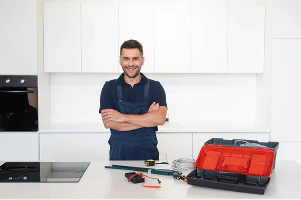 Smiling Repairman Standing Crossed Arms Tools Wires Kitchen — Stock Photo, Image