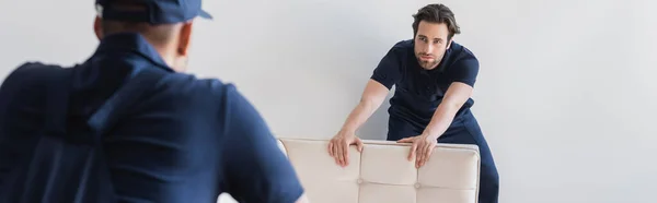 Achteraanzicht Van Wazig Bewegen Bank Samen Met Collega Banner — Stockfoto