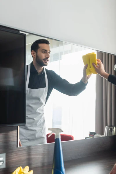 Smiling Bearded Housekeeper Cleaning Mirror Screen — Stock Photo, Image