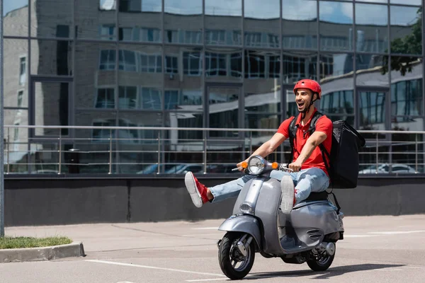 Excited Arabian Courier Thermo Backpack Riding Scooter Outdoors — Stock Photo, Image