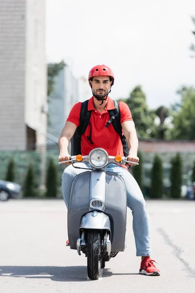 Arabian Deliveryman Helmet Backpack Riding Scooter Looking Camera Urban Street — Stock Photo, Image