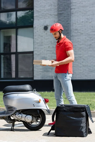 Young Muslim Courier Helmet Holding Pizza Boxes Scooter Thermo Backpack — Stock Photo, Image