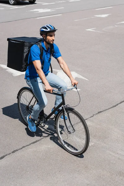 Young Arabian Deliveryman Backpack Riding Bike Outdoors — Stock Photo, Image