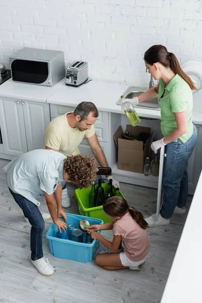 Kids Sorting Trash Parents Kitchen — Stock Photo, Image