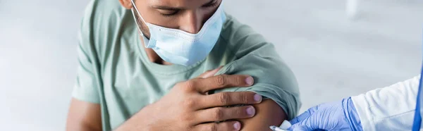 Doctor Vaccinating Young Man Medical Mask Banner — Stock Photo, Image