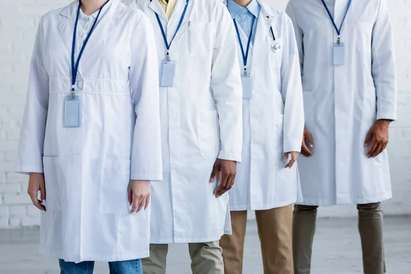 Visão Parcial Médicos Multiétnicos Casacos Brancos Com Etiquetas Nome — Fotografia de Stock