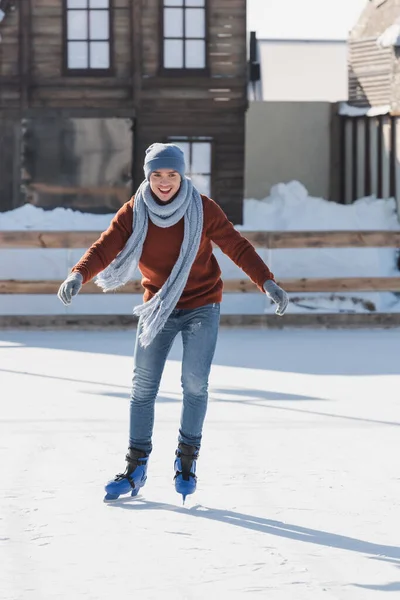 Full Length Happy Young Man Winter Sweater Scarf Hat Skating — Stock Photo, Image