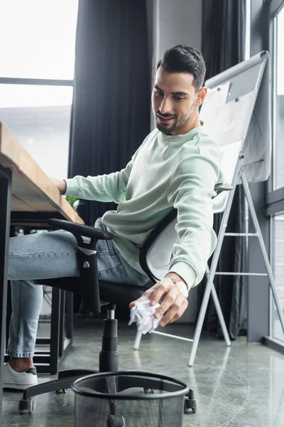 Young Muslim Businessman Casual Clothes Holding Blurred Crumpled Paper Trash — Stock Photo, Image