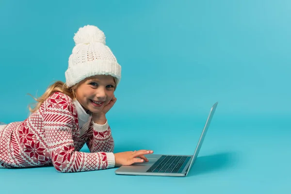 Cheerful Girl Knitted Hat Sweater Ornament Using Laptop While Lying — Stock Photo, Image