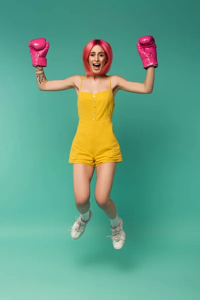 Full Length Amazed Young Woman Pink Dyed Hair Boxing Gloves — Stock Photo, Image