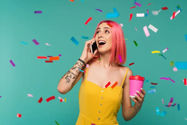 Amazed Young Woman Pink Dyed Hair Talking Smartphone Holding Paper — Stock Photo, Image