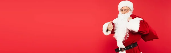 Babbo Natale Che Tiene Sacco Mostra Come Isolato Sul Rosso — Foto Stock