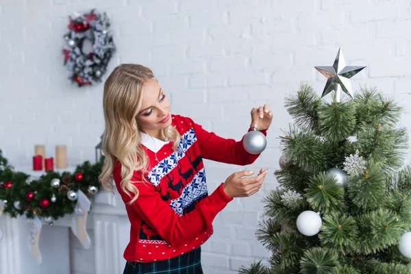 Blonde Woman Warm Stylish Sweater Decorating Christmas Tree Home — Stock Photo, Image