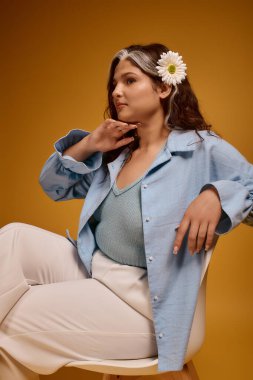 Waardenburg sendromlu genç bir kadın canlı bir stüdyoda eşsiz güzelliğini vurguluyor..