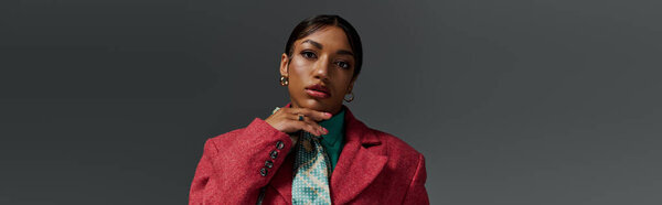 Молодая афроамериканка демонстрирует свое чувство стиля в шикарной студии, баннер