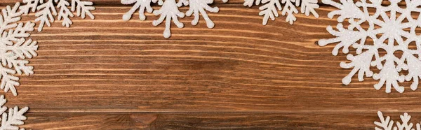 Top view of winter snowflakes on wooden background, banner — Stock Photo