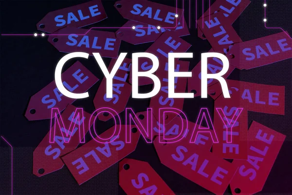 Cyber segunda-feira lettering perto de rótulos vermelhos no fundo preto — Fotografia de Stock