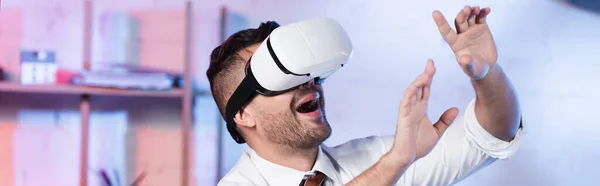 Astonished architect gesturing while using vr headset, banner — Stock Photo