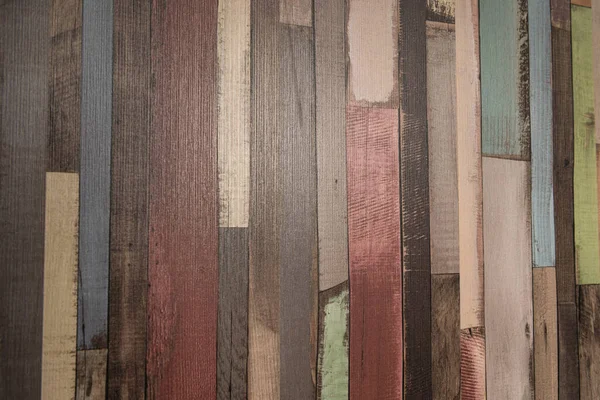 Fondo de tablones de madera multicolores, estrechos, vista superior - foto de stock