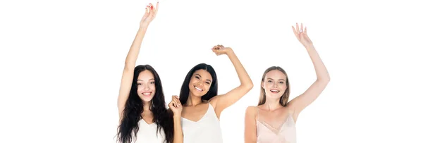 Excitadas mulheres inter-raciais em vestidos de pé com as mãos levantadas isolado no branco, banner — Fotografia de Stock