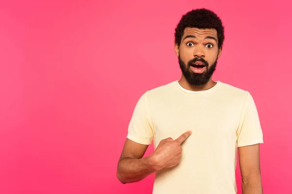 Surprised african american man pointing at himself isolated on pink — Stock Photo