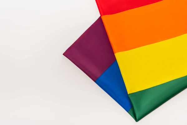 Vista superior da bandeira lgbt colorido isolado no branco — Fotografia de Stock