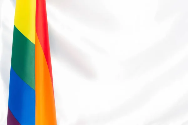 Colores del arco iris de la bandera lgbt sobre fondo blanco — Stock Photo