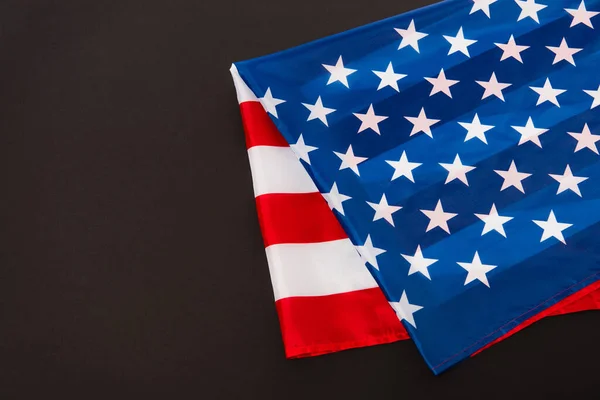 Bandeira vermelha e azul dos EUA isolado em preto — Fotografia de Stock